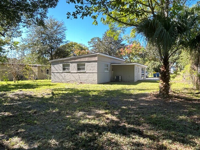 Building Photo - 10503 De Paul Dr