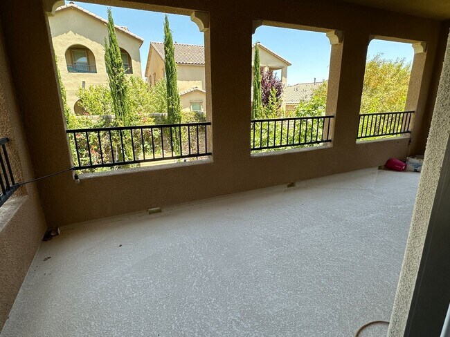 Building Photo - Beautiful Home in the Paseos of Summerlin!