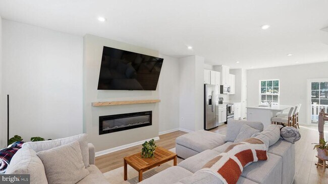 Building Photo - 1790 Scenic Lp