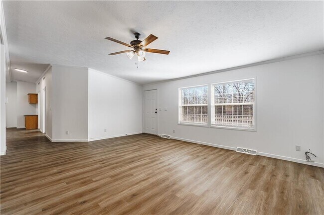 Building Photo - 1017 Ravine St