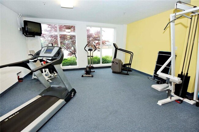 Building Photo - 6740 Spirit Lake Dr