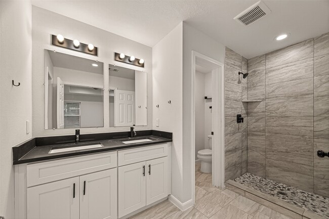 Building Photo - 4302 Hirsch Rd