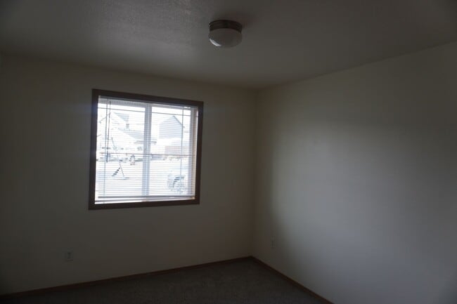 Building Photo - Well Maintained Single Level Home for Lease in Kelso