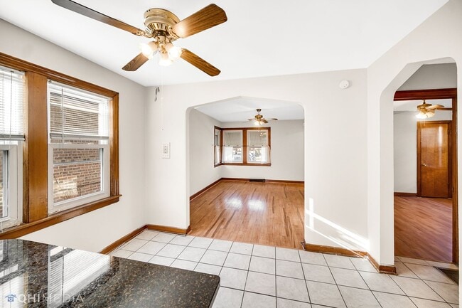 Building Photo - 3 Bed 2 Bath is West Elsdon neighborhood o...