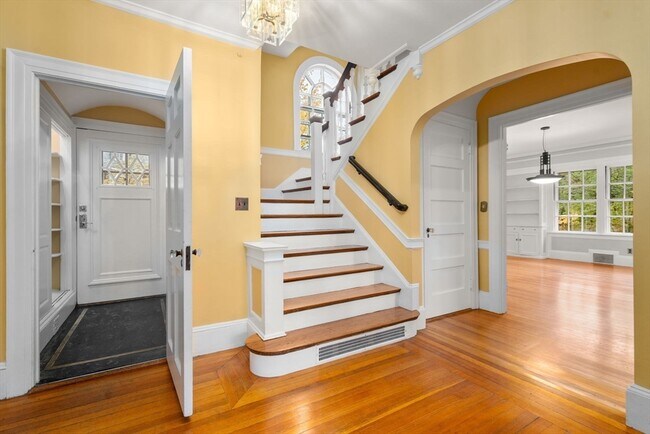 Building Photo - 161 Clinton Rd