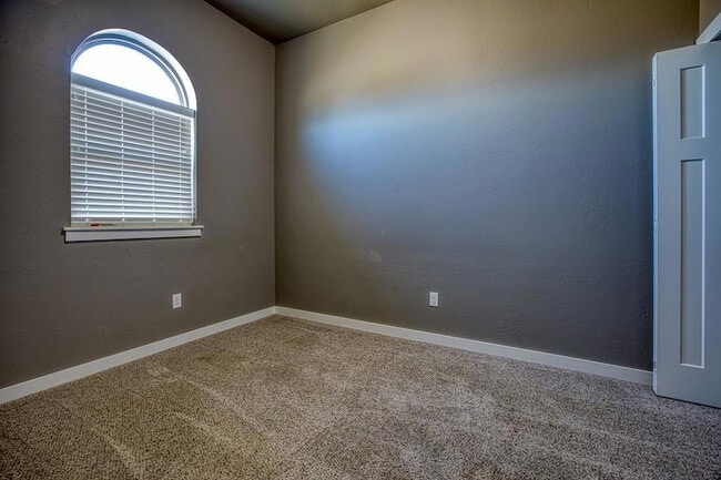 Building Photo - 807 Venice Ct