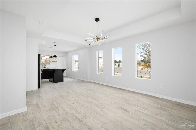 Building Photo - 15 Frio Ave