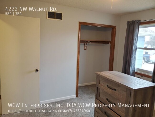 Building Photo - LOWER PRICE - 3BR + 2 bonus rooms in basem...