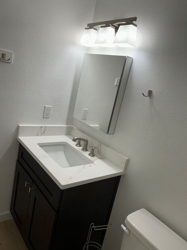 Building Photo - 543 S 900 E