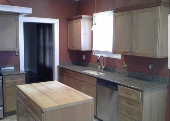 Building Photo - 323 Furr Dr