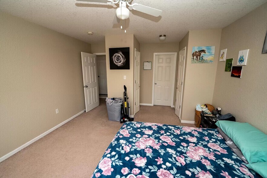 Building Photo - 1109 Newfoundland Dr