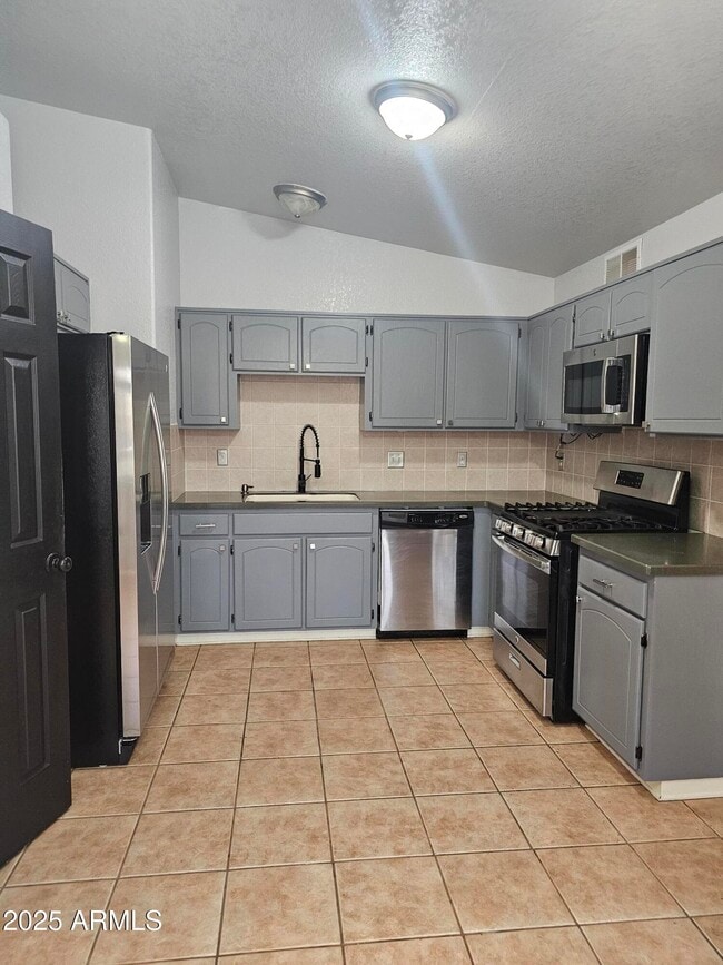 Building Photo - 111 Arrowhead Dr