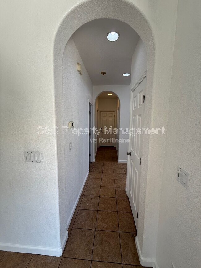 Building Photo - 10477 Albert Dr