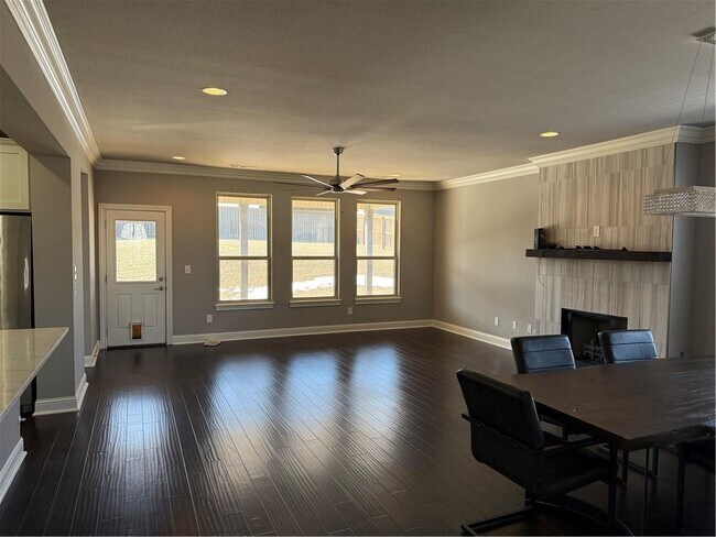 Building Photo - 511 Rustic Creek Ln