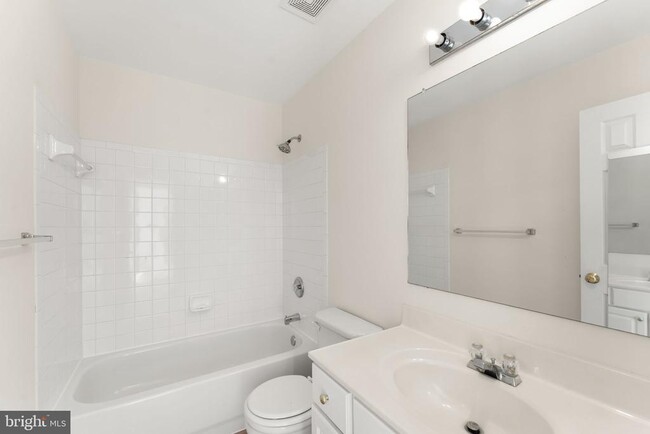Building Photo - 44210 Shady Glen Terrace