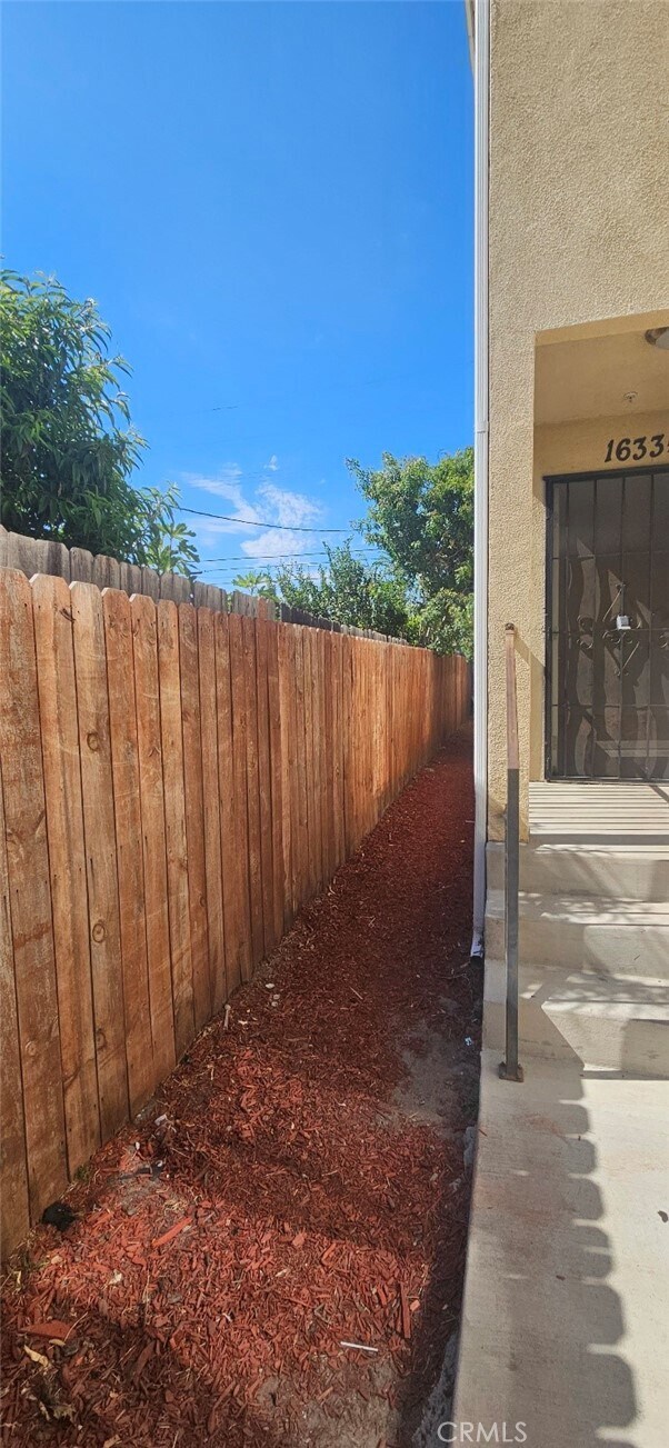 Building Photo - 1631 E 85th St