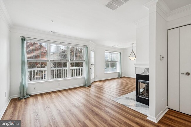 Building Photo - 1010 Crestmont Dr