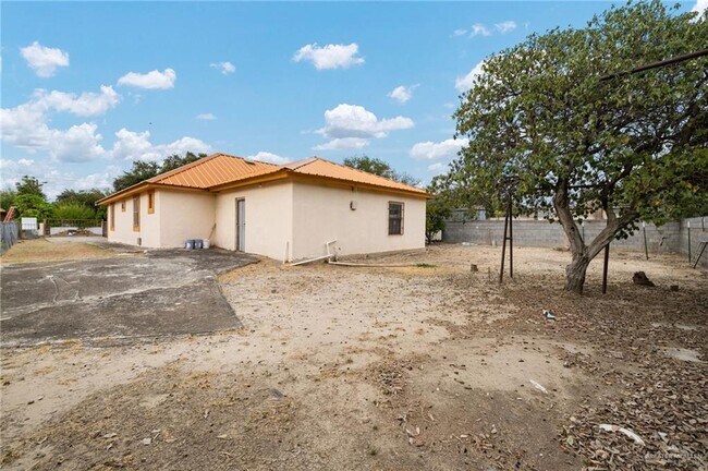 Building Photo - 20 Albacore St