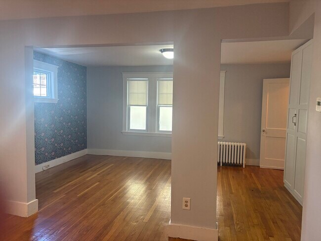 Building Photo - 18 Symmes St