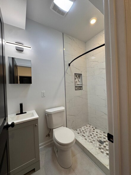 Building Photo - 4921 Haverford Ave