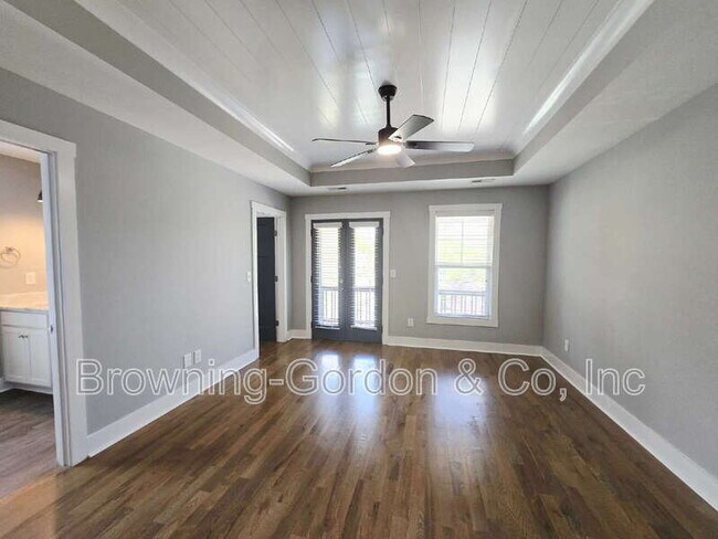 Building Photo - 668 A James Avenue