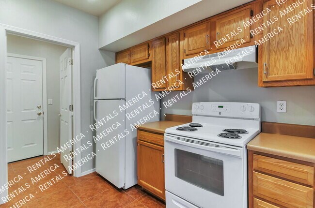 Building Photo - 1013 E Halcyon Rd