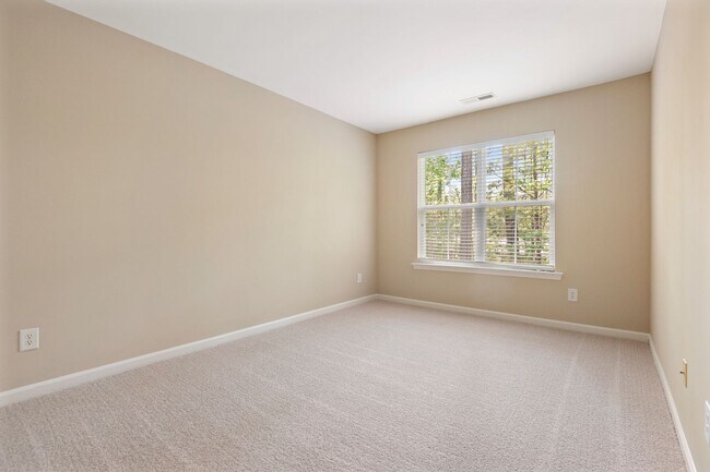 Building Photo - Renovated Cary Townhome | 3BR + Garage | Near RTP & RDU