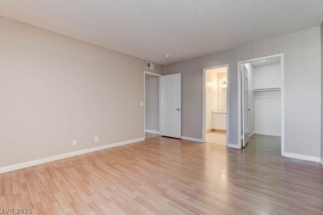 Building Photo - 3151 N Soaring Gulls Dr