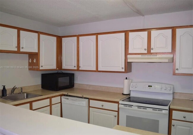 Building Photo - 14830 Naranja Lakes Blvd