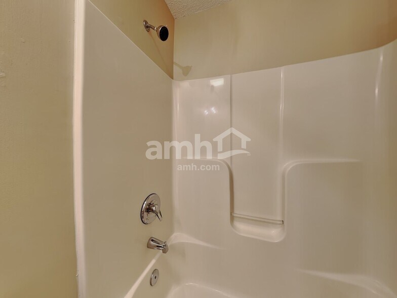 Building Photo - 1009 Loch Lomond Cir