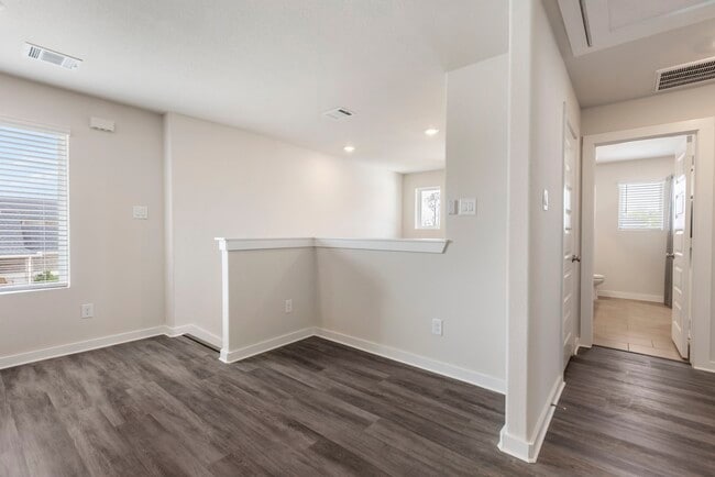 Building Photo - 17415 Rosette Grass Dr