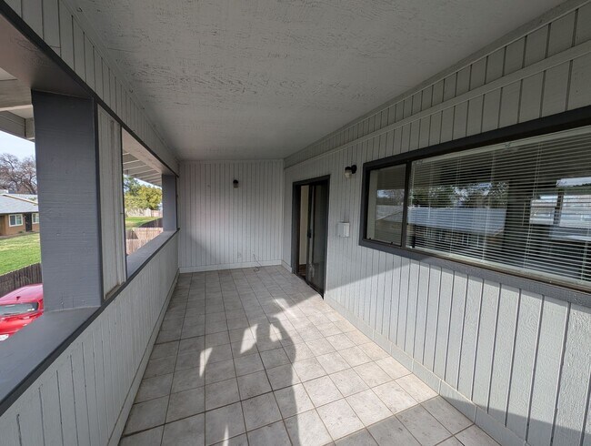 Building Photo - 2410 Wilson Ave