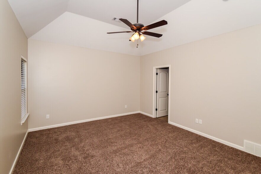 Building Photo - 125 Clay Hills Dr