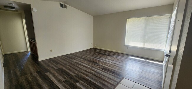 Building Photo - 8468001/37T