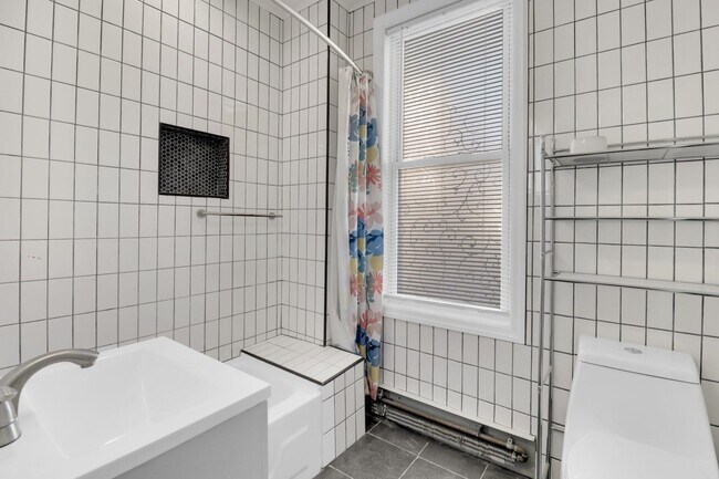 Building Photo - 284 WATCHUNG Ave