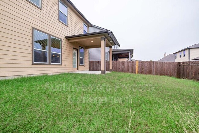 Building Photo - 907 Solitude Dr