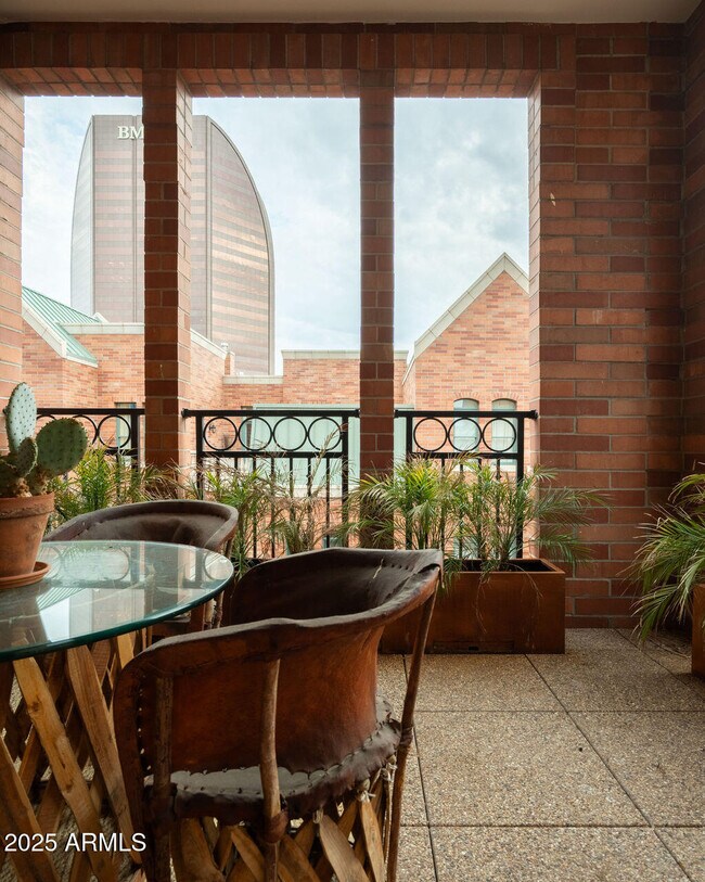 Building Photo - 50 W Palm Ln