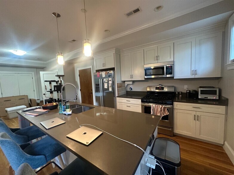 Building Photo - 22 Linden Ave