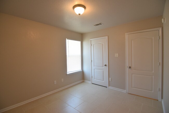 Building Photo - 3501 Salt Fork Dr