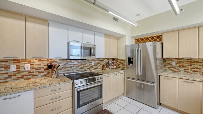 Building Photo - 2020 Harbourside Dr