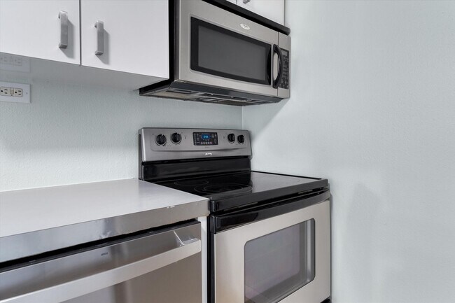 Building Photo - Prime 2 Bed 1 Bath in 78704 Near Downtown Austin