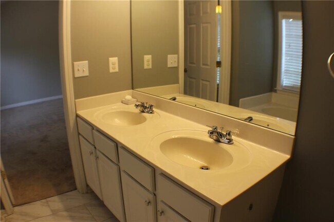 Building Photo - 437 Darter Dr NW