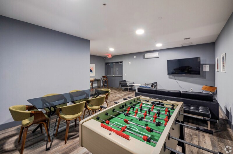 Primary Photo - 21 Lakeside Ave