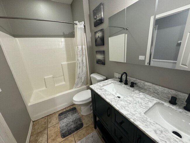 Building Photo - Beautiful Single Story Home - Professional Landscaper included