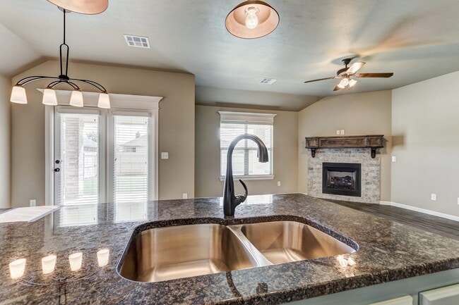 Building Photo - NEWER HOME IN MUSTANG SCHOOL DISTRICT AVAI...