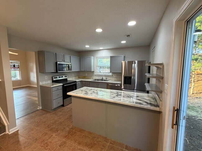 Building Photo - Beautiful 3-bedroom, 2.5-bathroom townhome