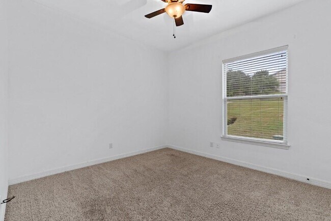 Building Photo - 10104 Longhorn Skyway