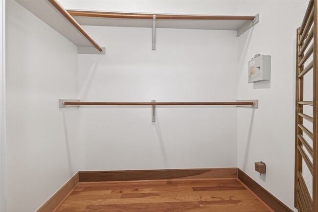 Building Photo - 4910 Waterbeck St