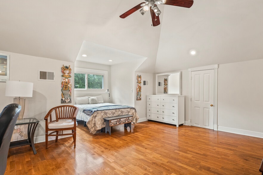 Upstairs queen bed that raises/lowers. Ample dresser, mirror, closet - 305 E 14th Ave