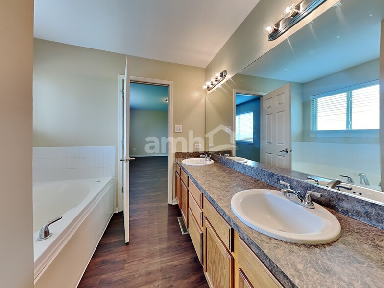 Building Photo - 1306 River Haven Trail